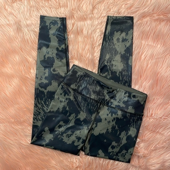 NWOT Noli Gloss Leggings Olive Cow Print High Waist Full‎ Length Size Large - Picture 1 of 6